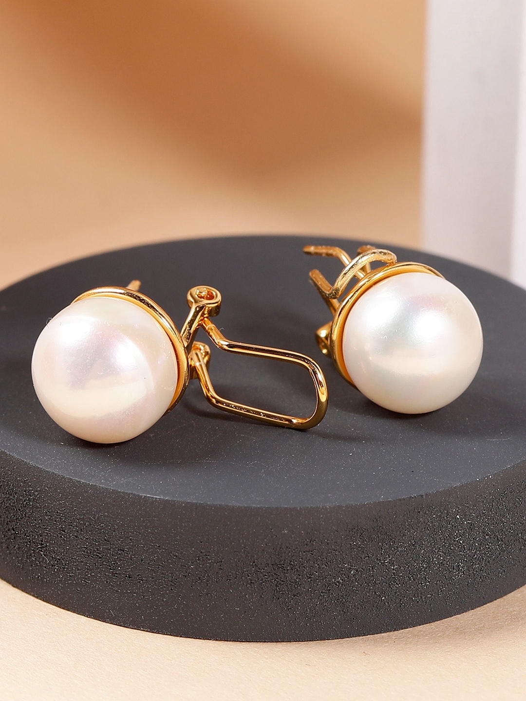 

DIAVO Contemporary Studs Earrings, Gold