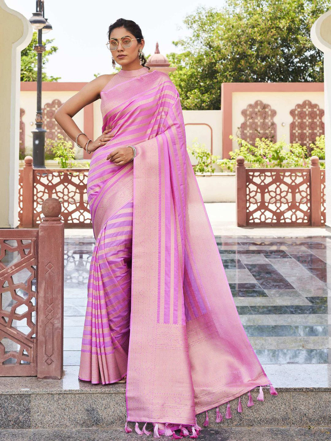 

DEVATITHI Silk Blend Banarasi Saree, Pink