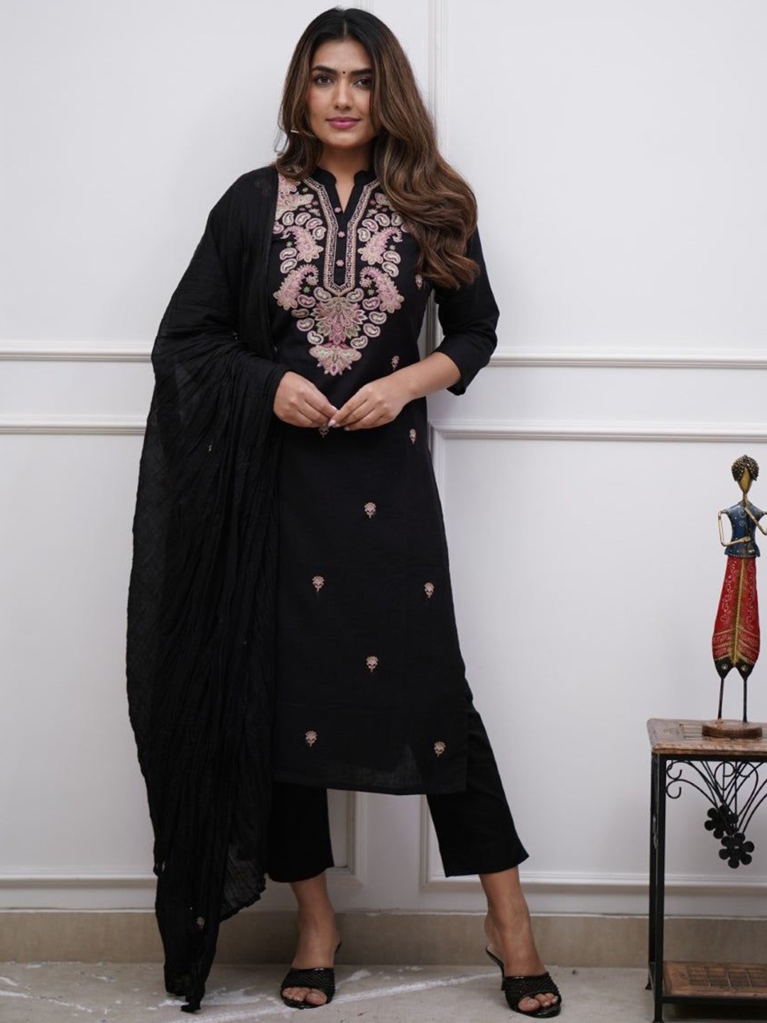 

Anouk Women Ethnic Motifs Embroidered Regular Thread Work Kurti with Trousers & With Dupatta, Black