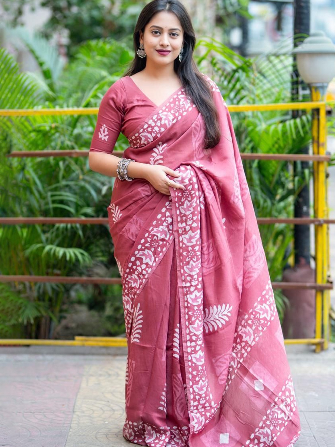 

DIVASTRI Batik Chanderi Saree, Pink