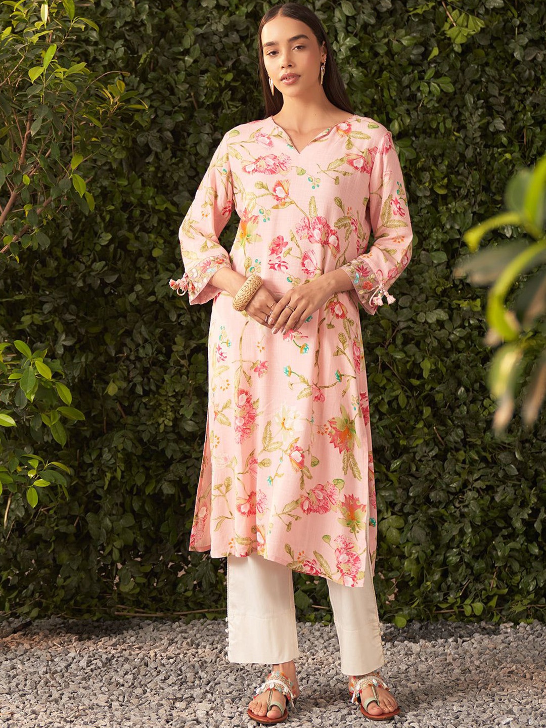 

Lakshita Women Floral Printed Flared Sleeves Thread Work Kurta, Pink