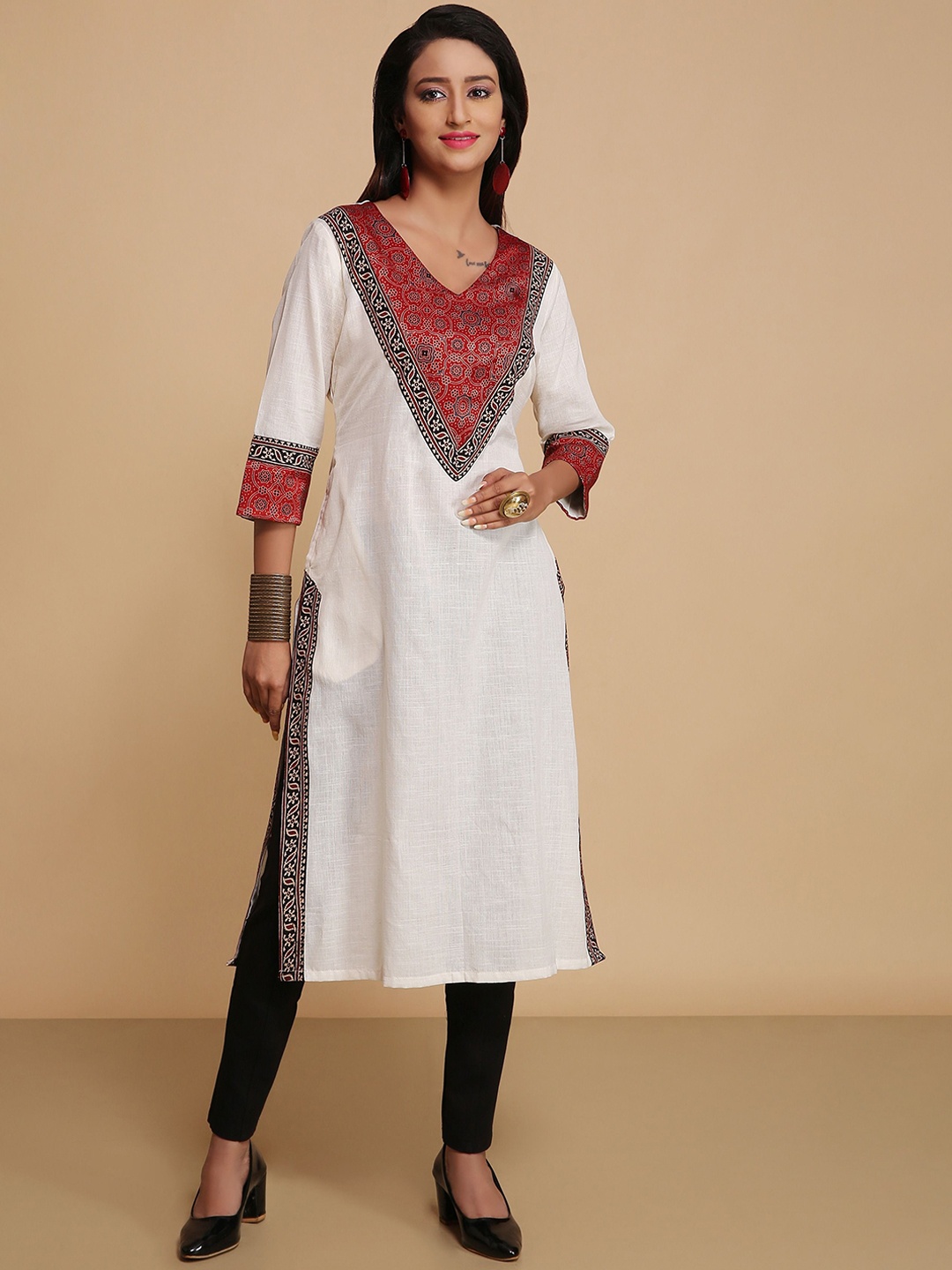 

WoodenTant Women Yoke Design Gotta Patti Khadi Handloom Kurta, White