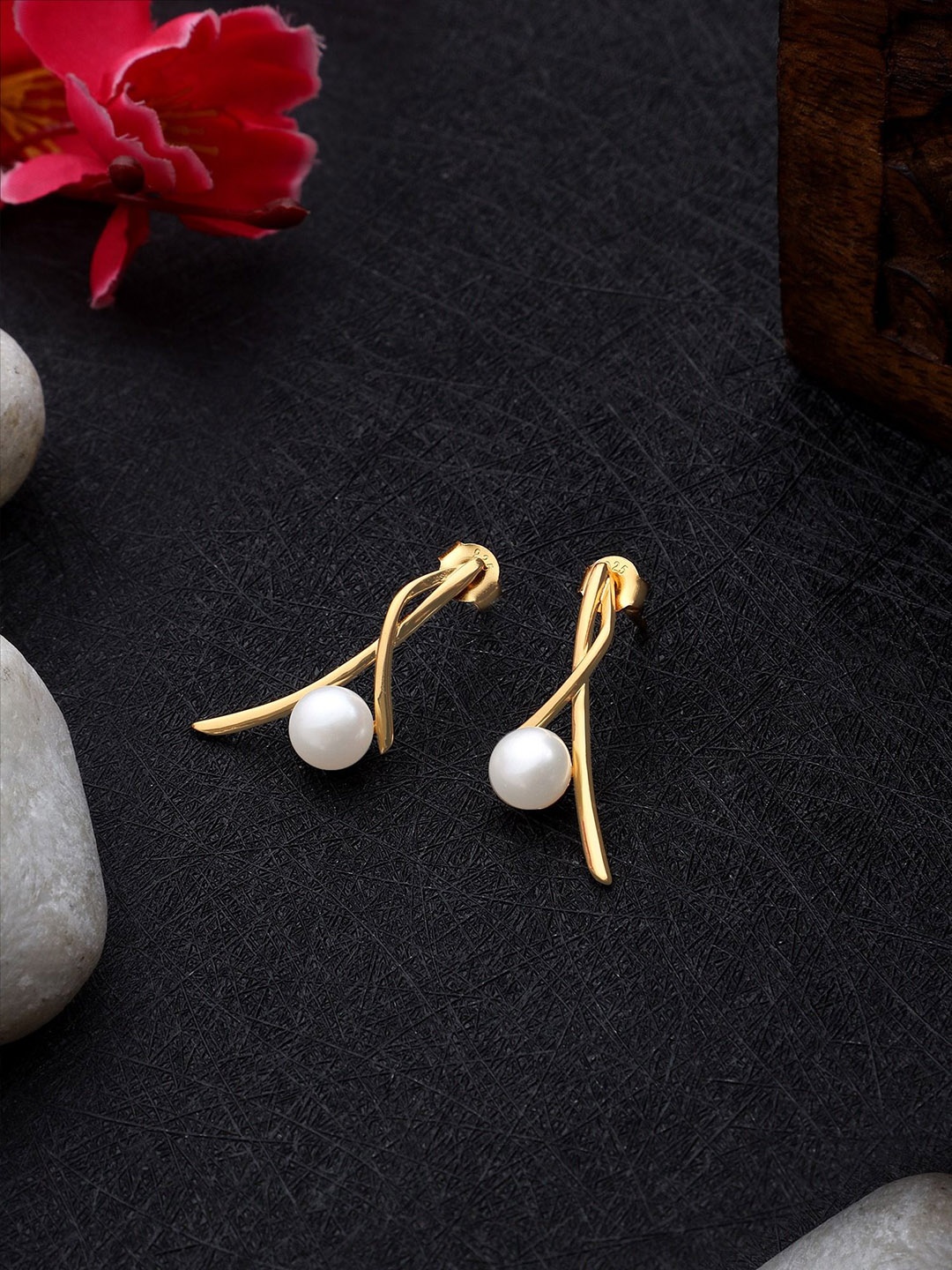 

DIAVO Contemporary Studs Earrings, Gold
