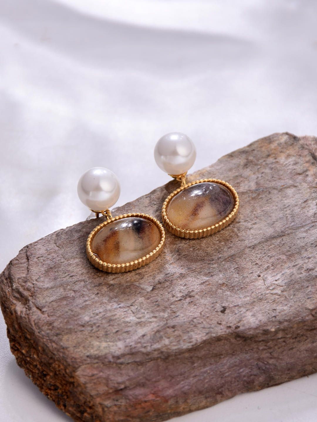 

Reenisaa Circular Studs Earrings, Brown