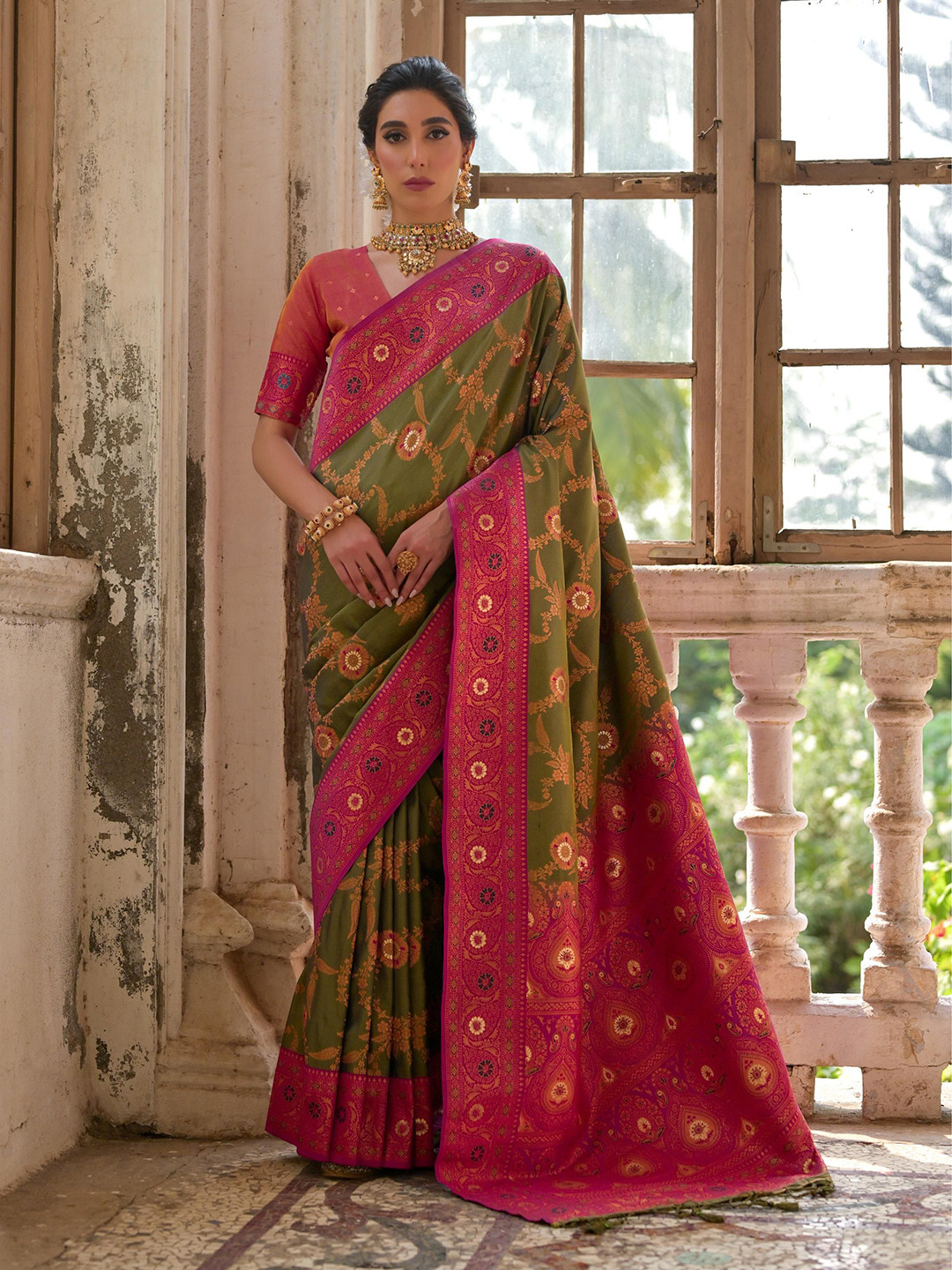 

Divyadham Textiles Woven Design Zari Pure Silk Banarasi Saree, Green