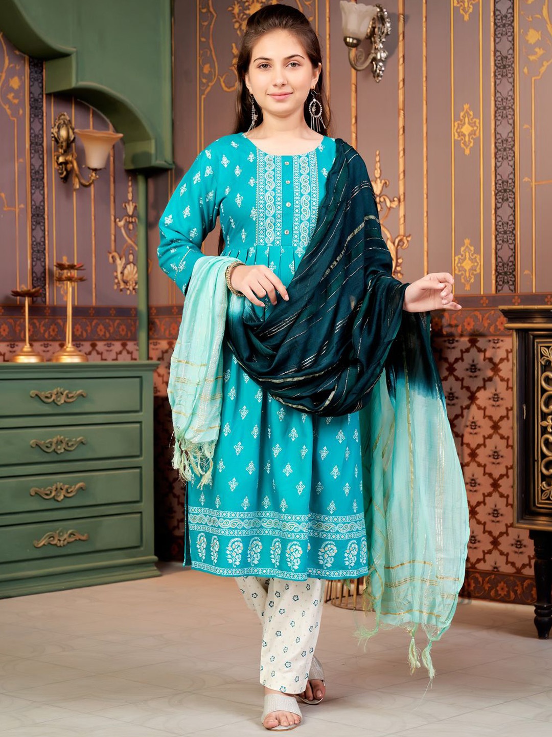 

Aarika Girls Floral Printed Regular Kurta with Trousers & With Dupatta, Sea green