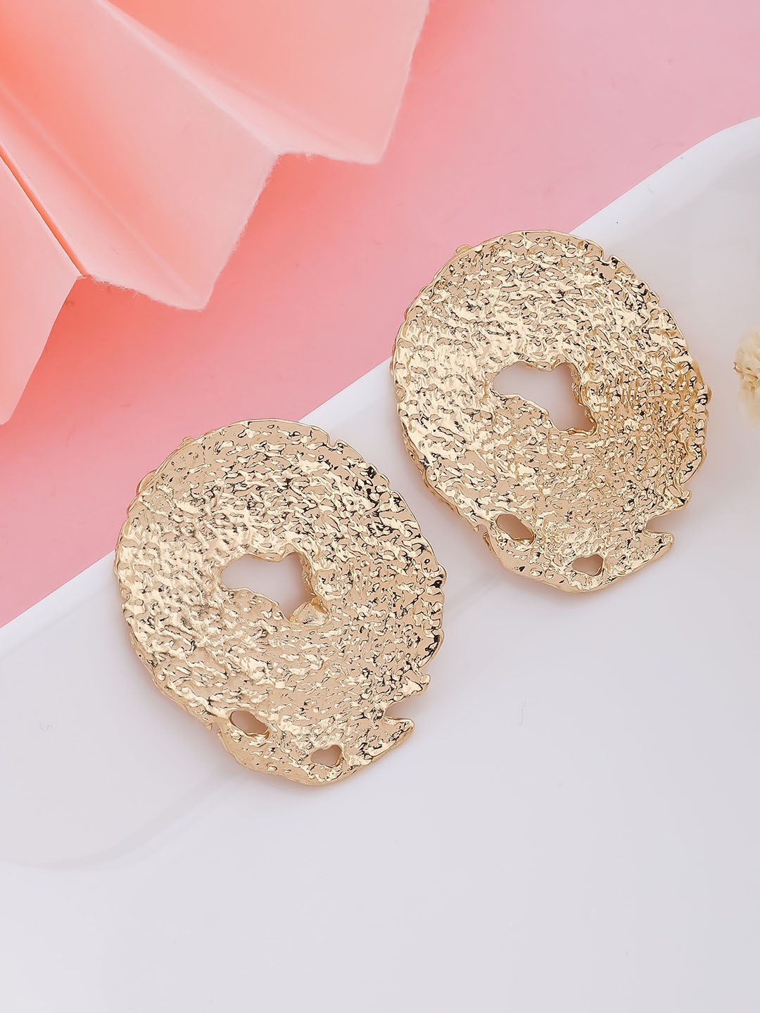 

DressBerry Contemporary Studs Earrings, Na