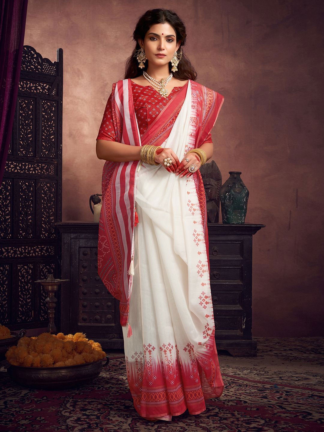 

DIVASTRI Ethnic Motifs Silk Cotton Baluchari Saree, Off white