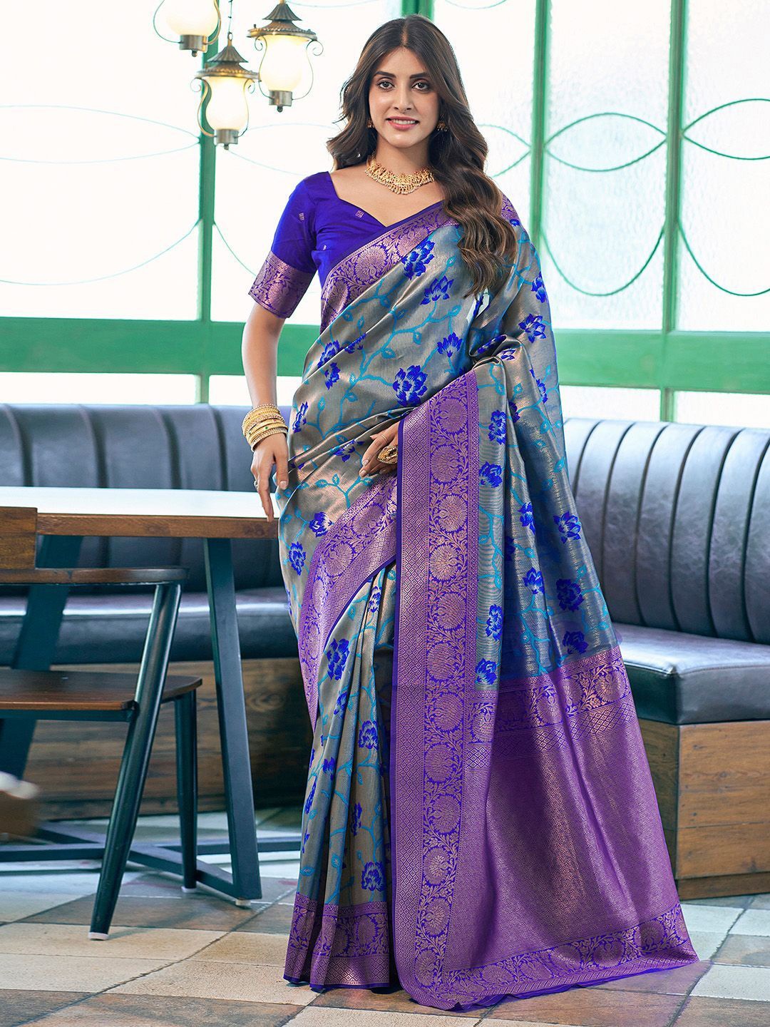 

DIVASTRI Floral Zari Silk Blend Banarasi Saree, Turquoise blue