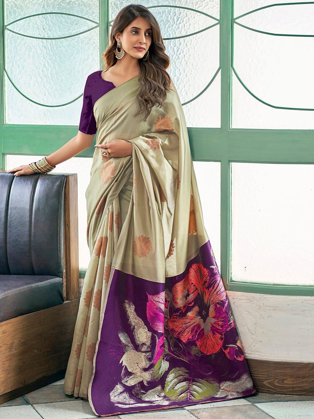

DIVASTRI Floral Zari Silk Blend Banarasi Saree, Khaki