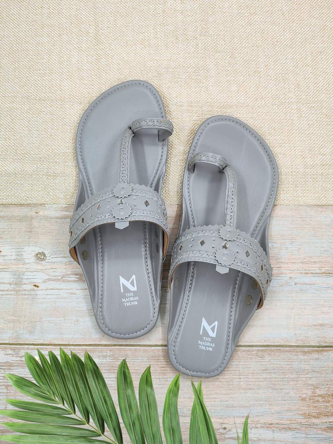 

THE MADRAS TRUNK Women Printed Kolhapuri Mules with Bows Flats, Grey