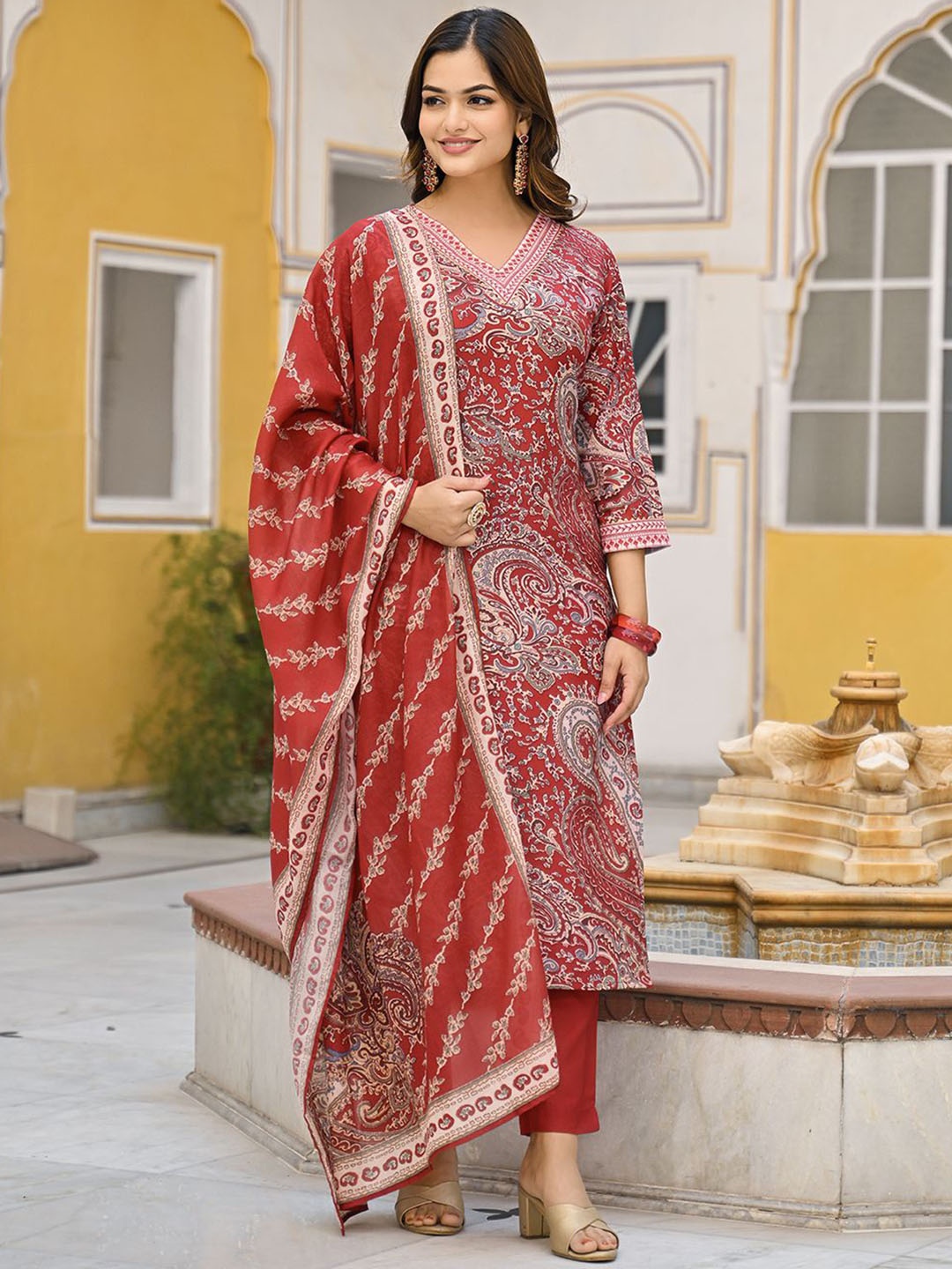 

KALINI Women Paisley Printed Regular Kurta with Trousers & With Dupatta, Red