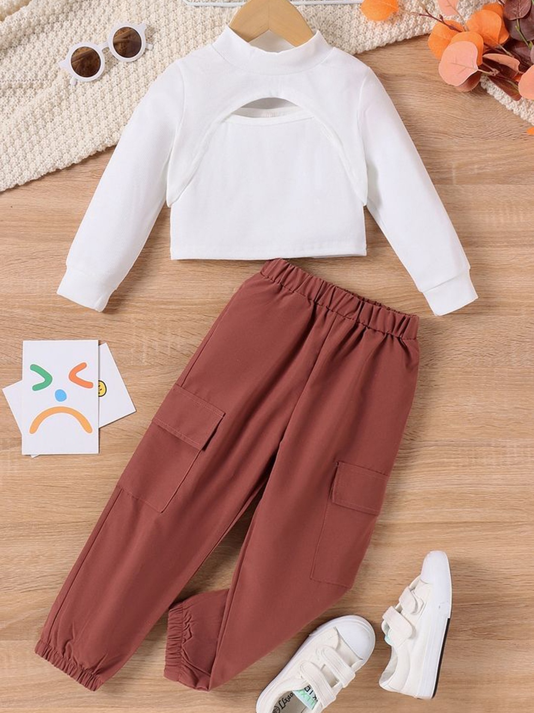 

LULU & SKY Girls Top with Trousers, White