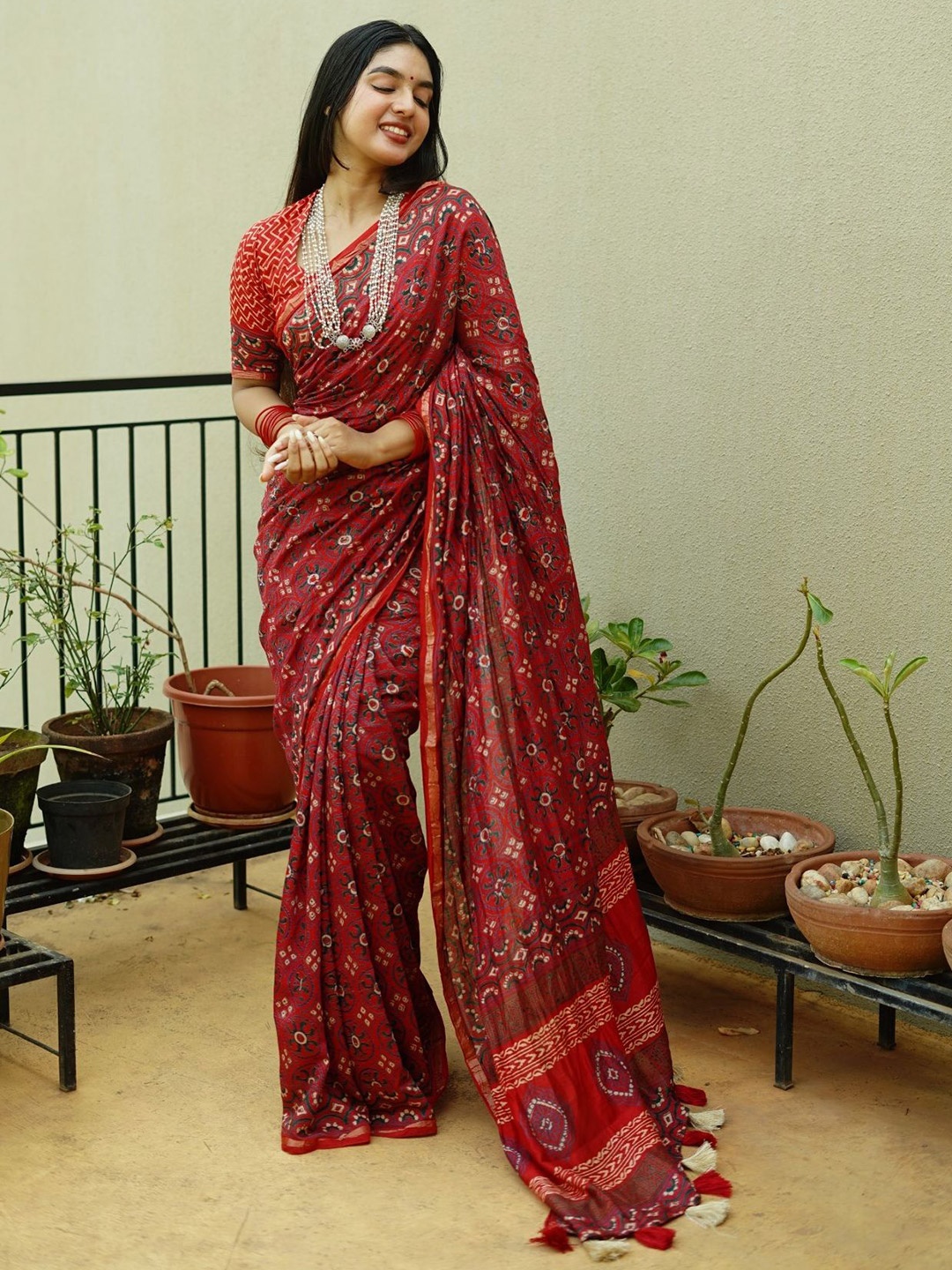 

Mitera Ethnic Motifs Zari Chanderi Saree, Red