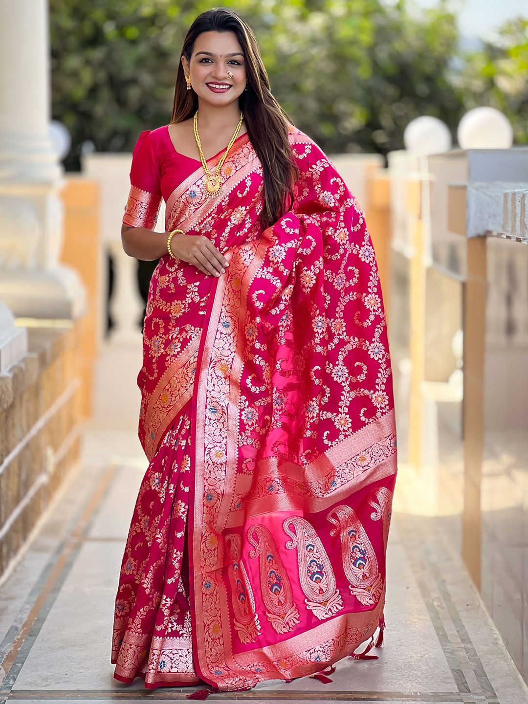 

Divyadham Textiles Woven Design Zari Pure Silk Banarasi Saree, Pink