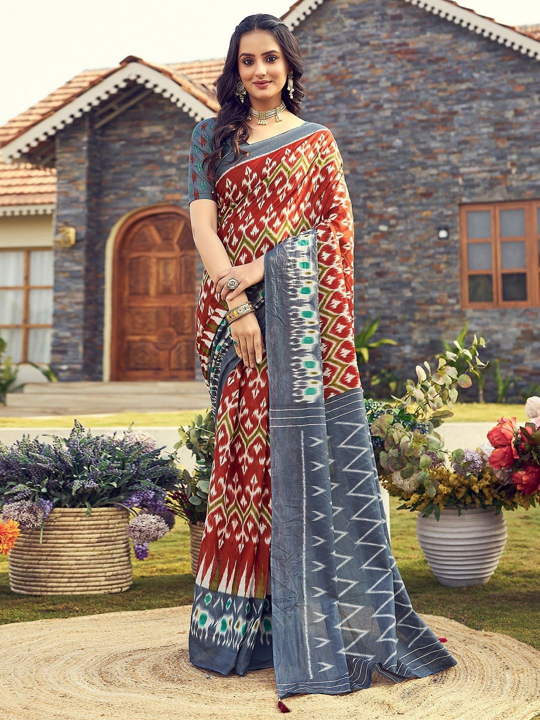 

DIVASTRI Ethnic Motifs Ready to Wear Ikat Saree, Rust