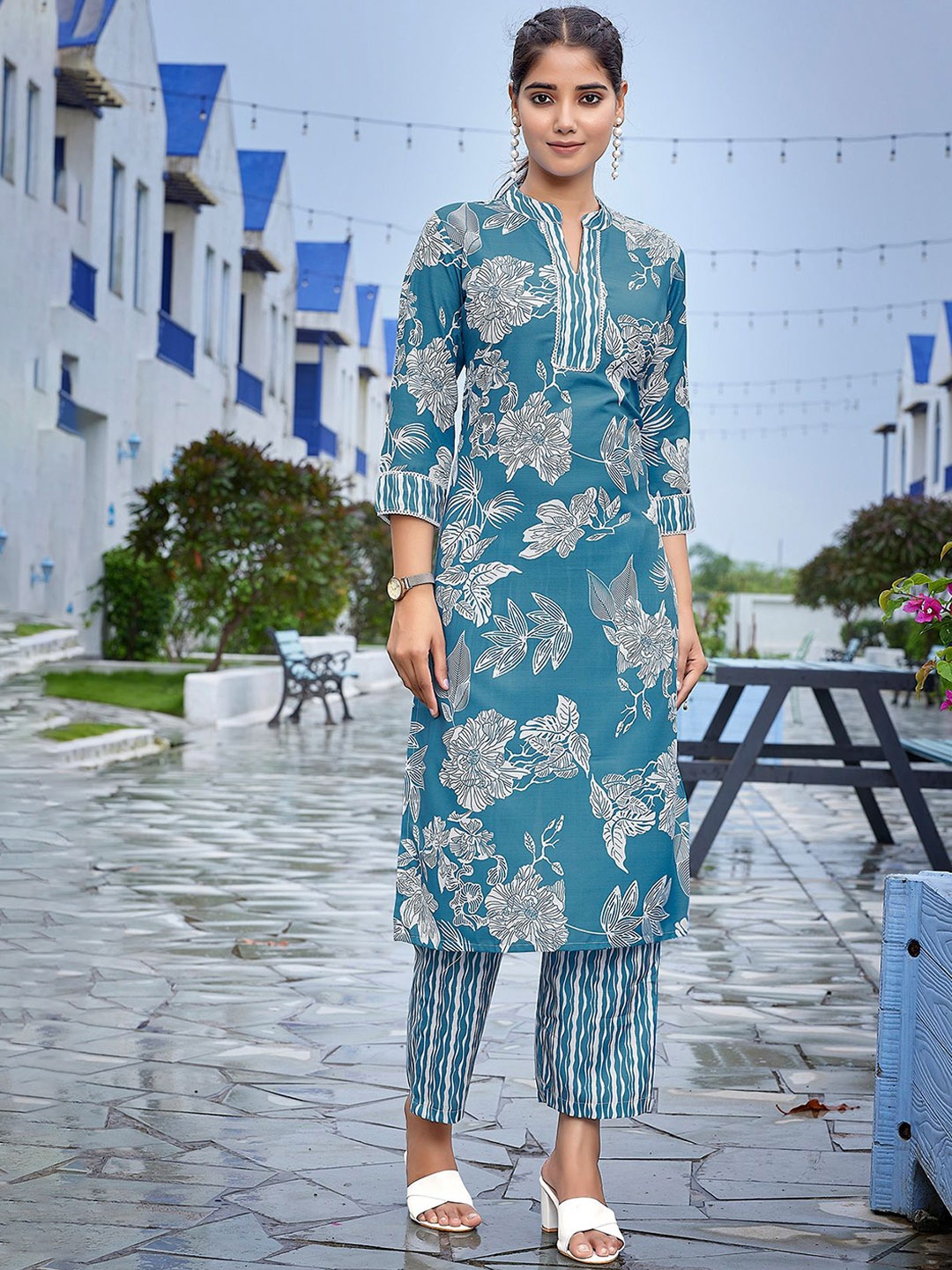 

HERE&NOW Women Floral Printed Regular Kurta with Trousers, Blue