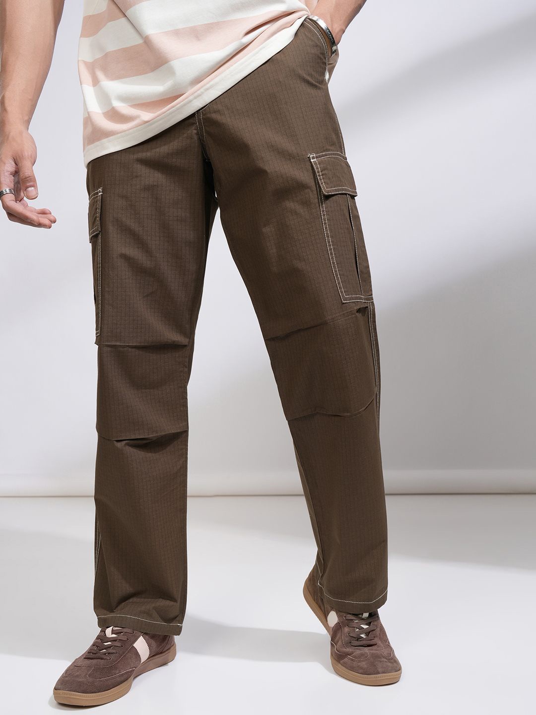 

HIGHLANDER Men Comfort Straight Fit Cargos Trousers, Brown