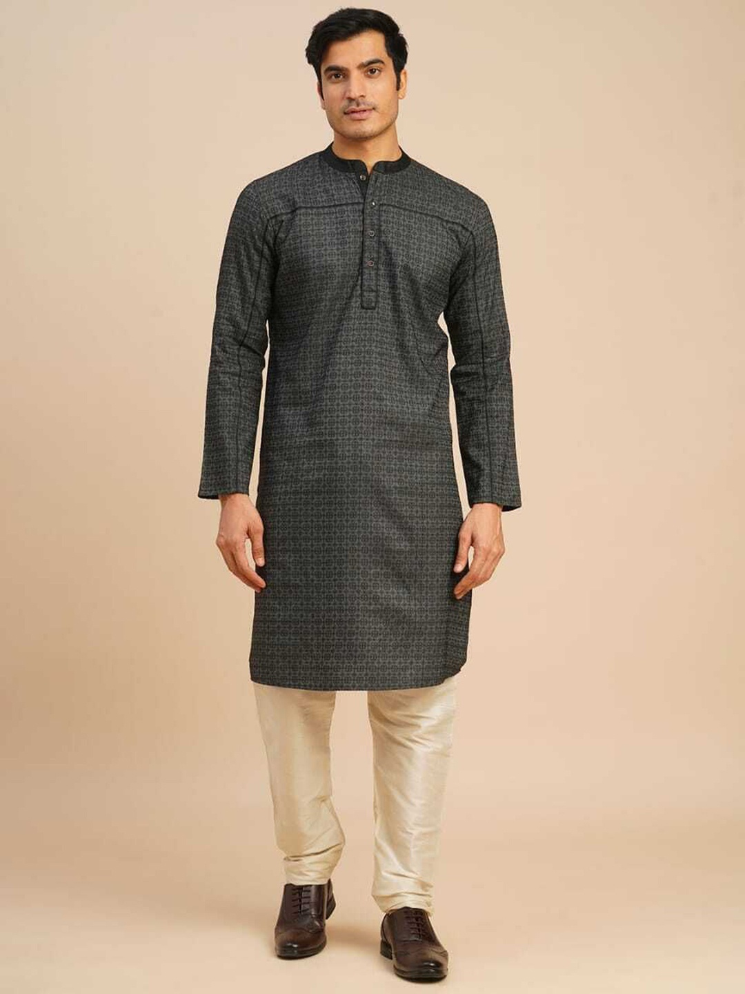 

Arch element Men Striped Thread Work Kurta, Black