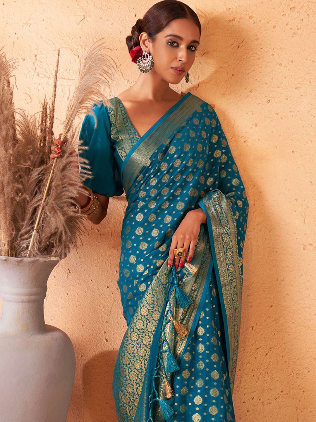 

DEVATITHI Woven Design Zari Silk Blend Banarasi Saree, Teal