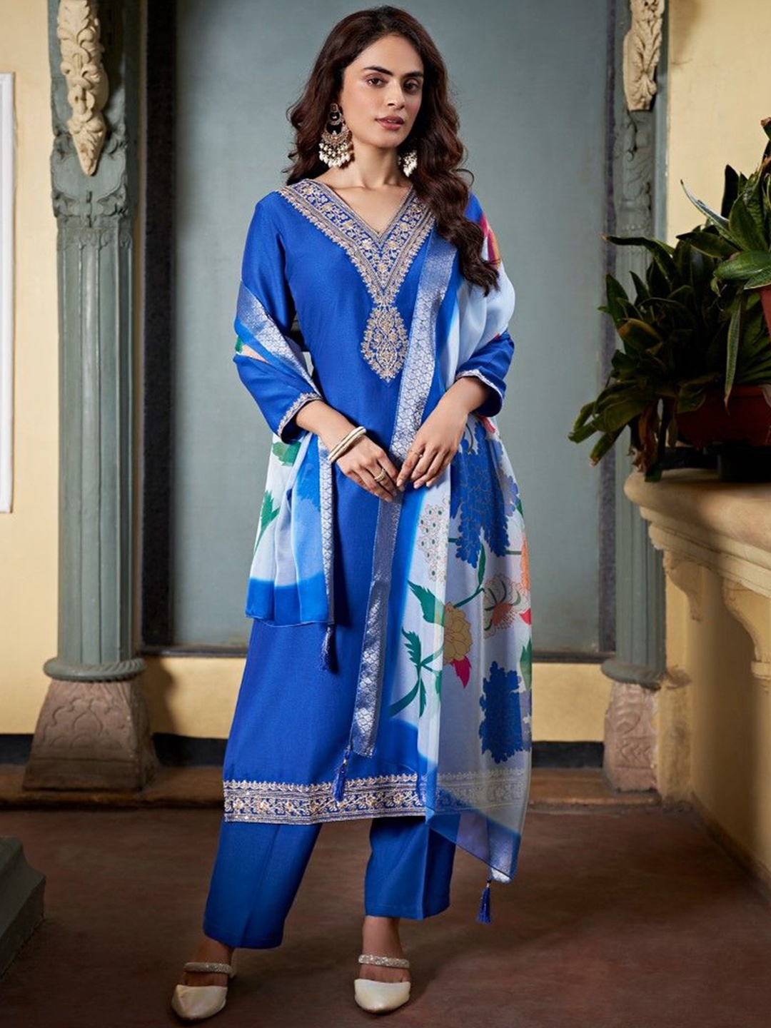

Colors of Earth Women Embroidered Regular Kurta with Trousers & With Dupatta, Blue