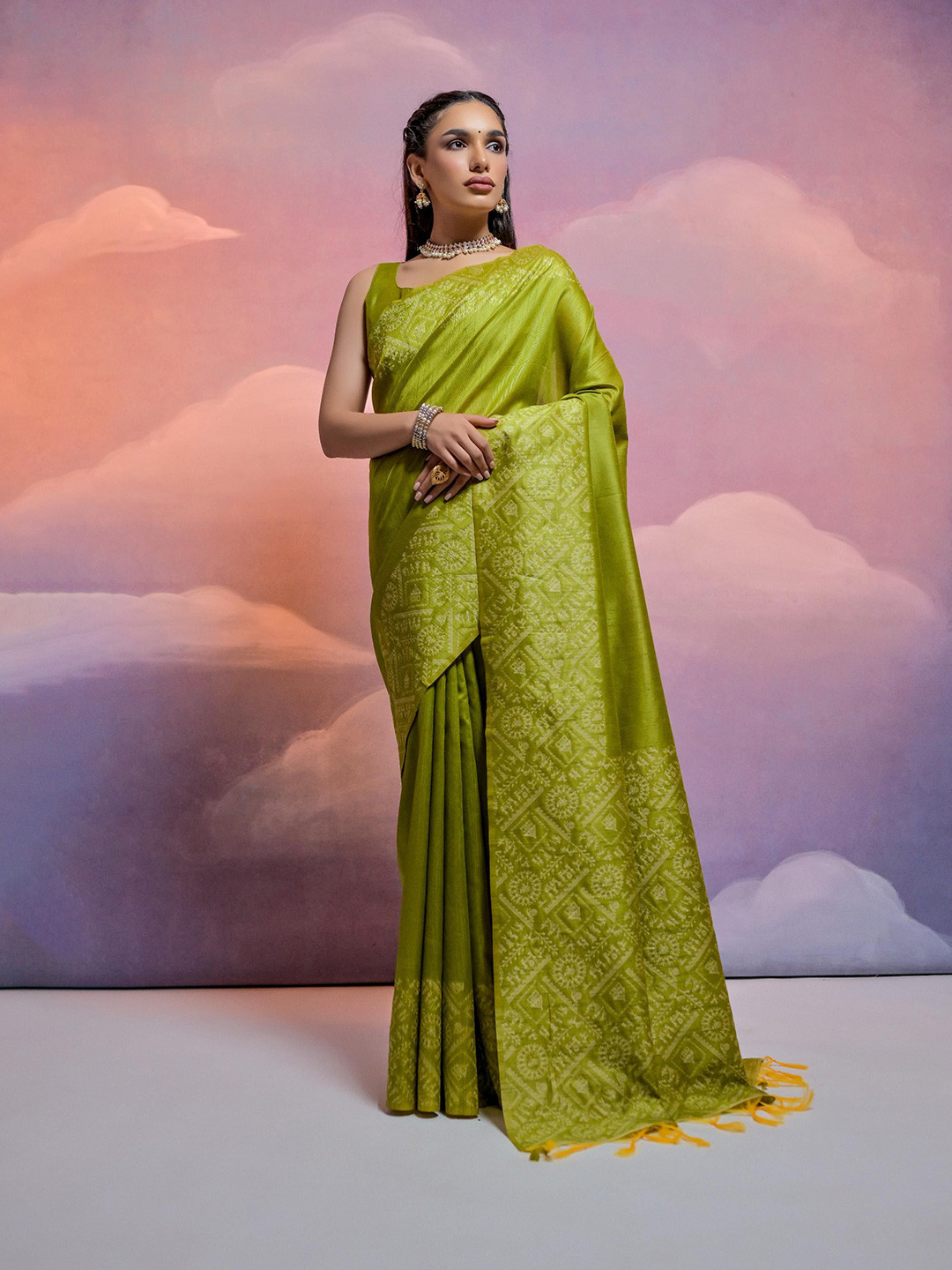 

Divyadham Textiles Woven Design Zari Pure Silk Handloom Banarasi Saree, Green