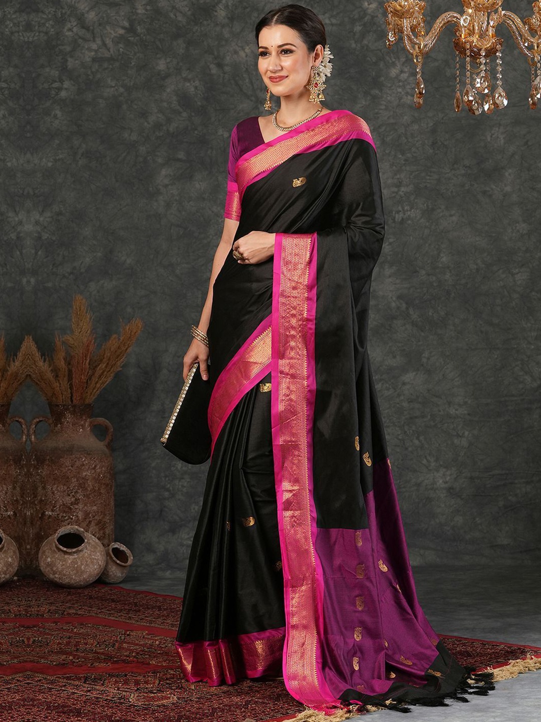 

DIVASTRI Woven Design Zari Silk Blend Banarasi Saree, Black