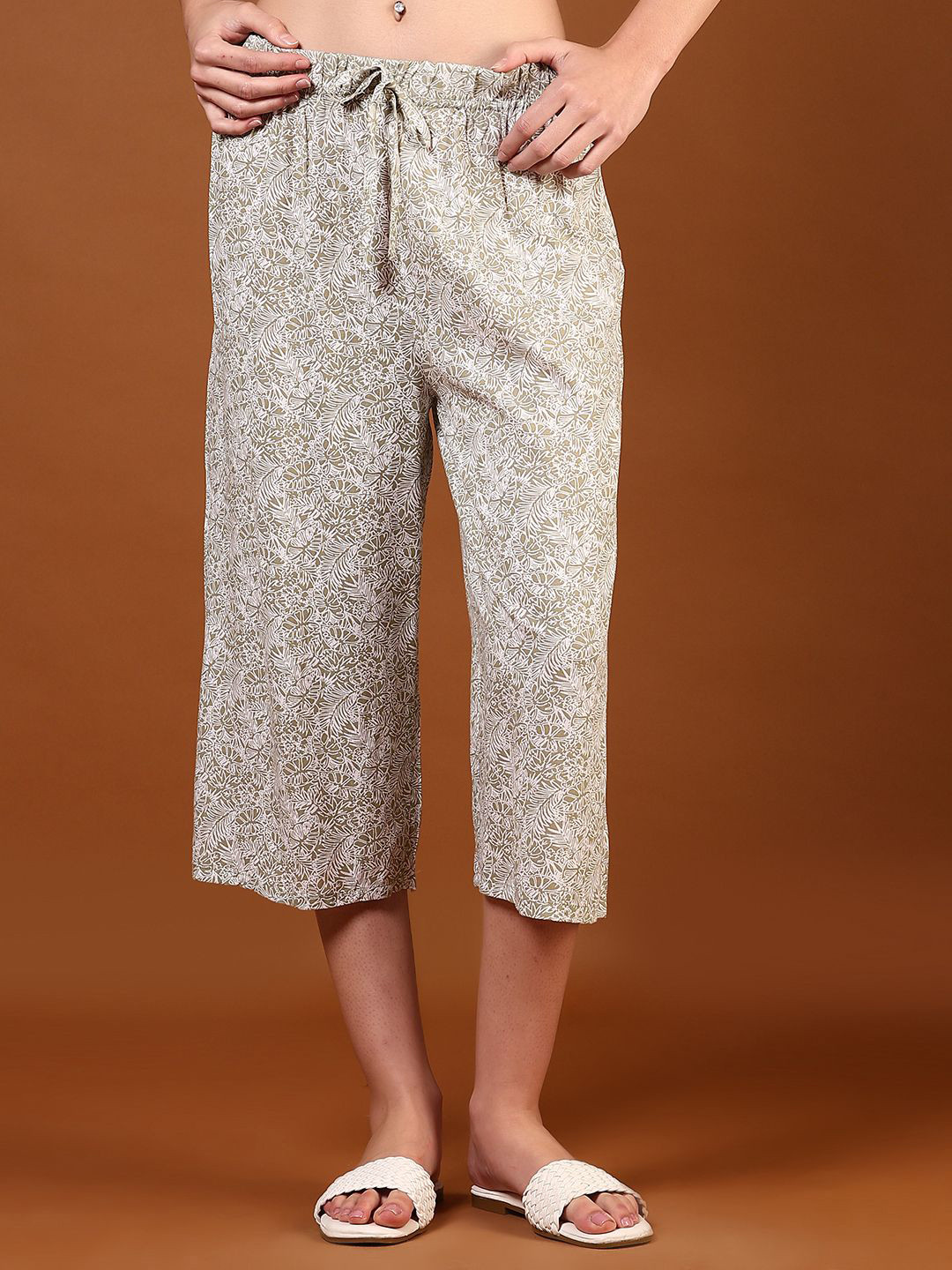 

V-Mart Women Printed Capris, Olive