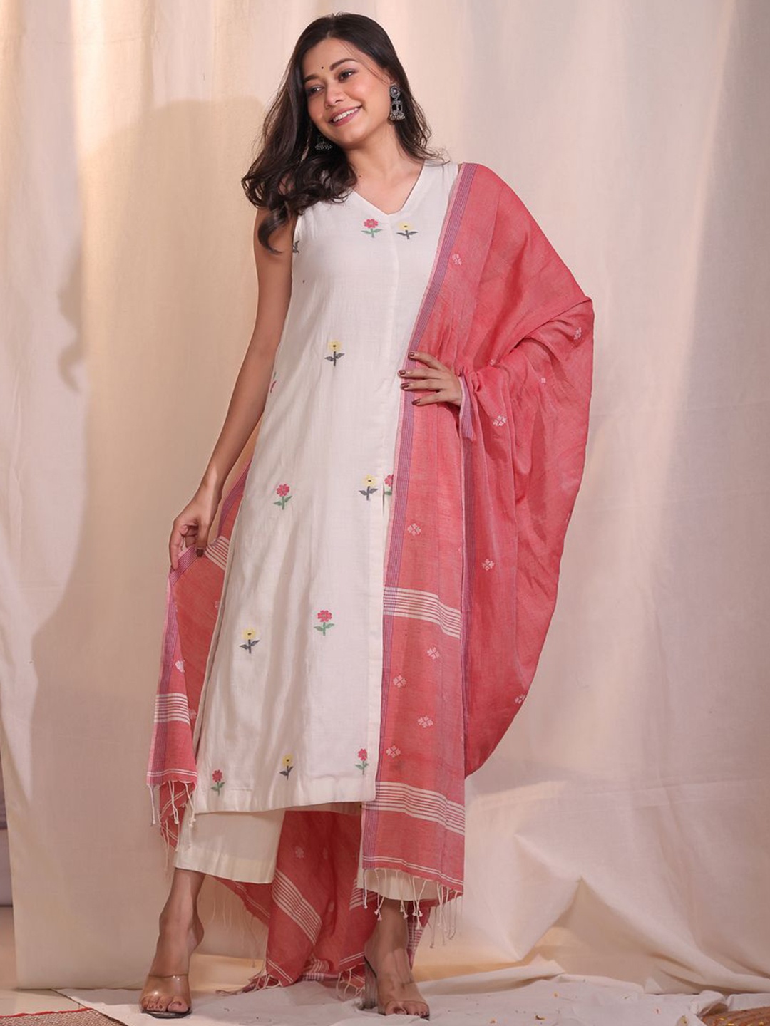 

Sutra Art of Clothing Women Regular Pure Cotton Kurta with Palazzos & With Dupatta, Cream