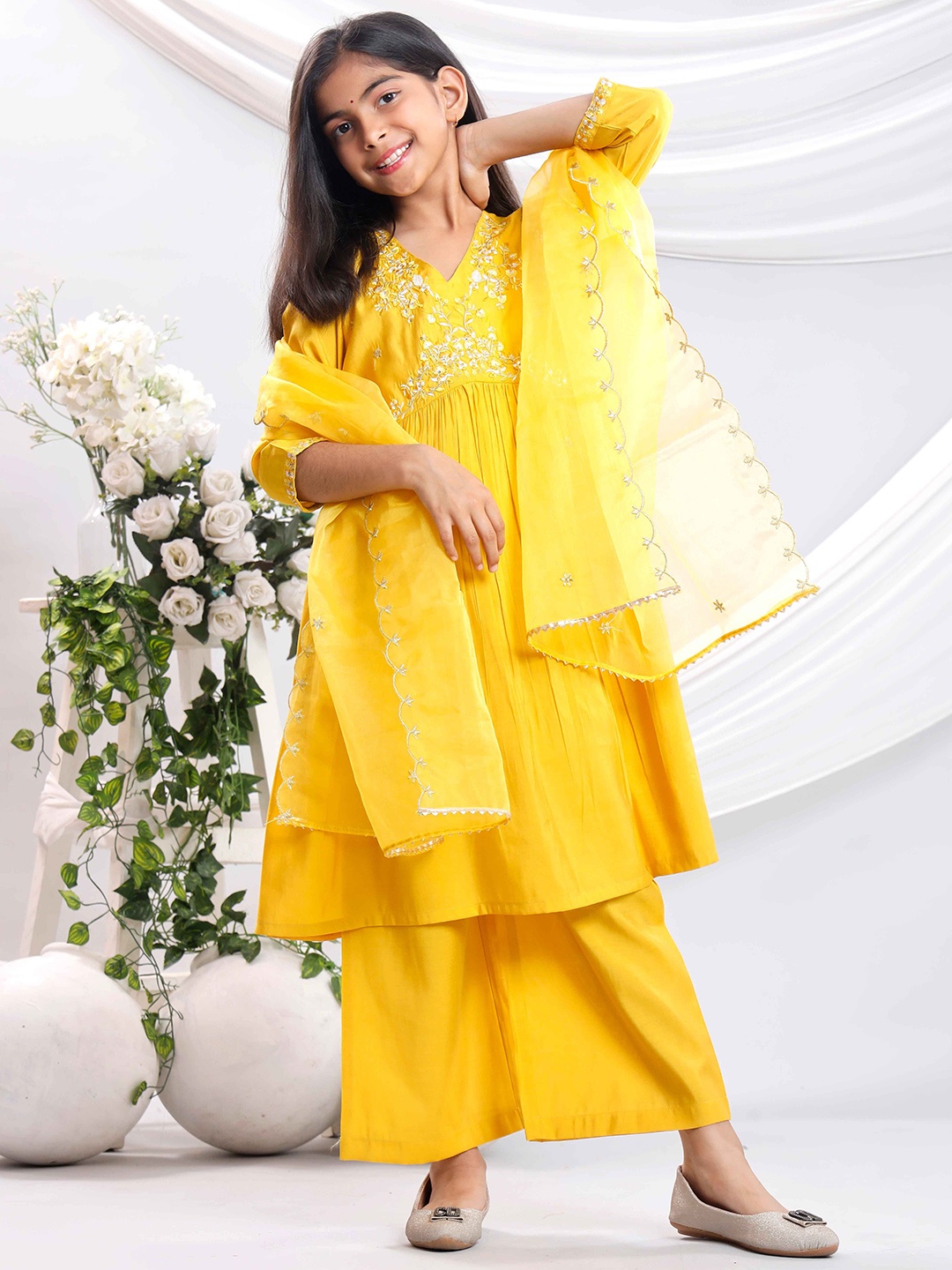 

misbis Girls Floral Embroidered Regular Thread Work Kurta with Palazzos & With Dupatta, Yellow