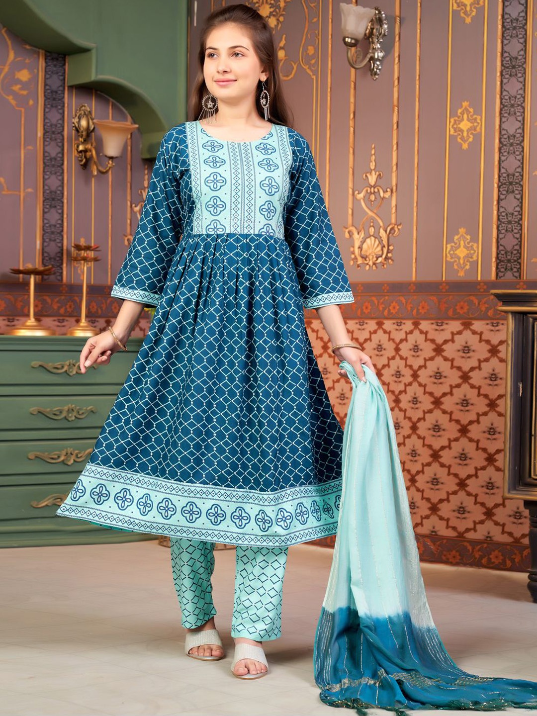 

Aarika Girls Printed Kurta, Green