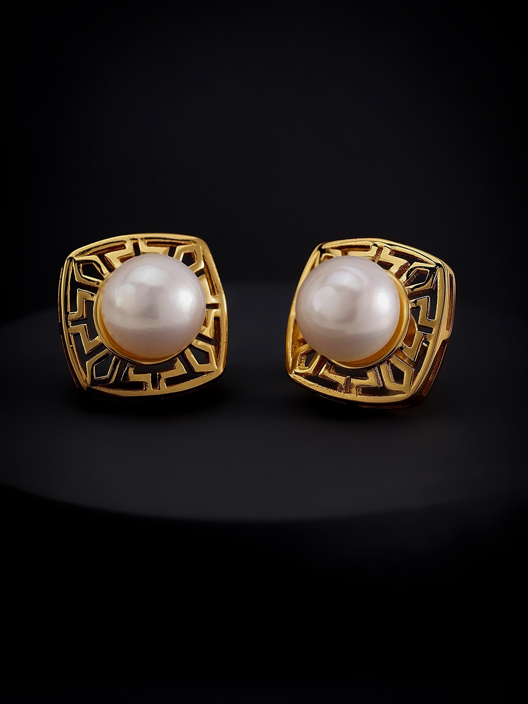

DIAVO Contemporary Studs Earrings, Gold