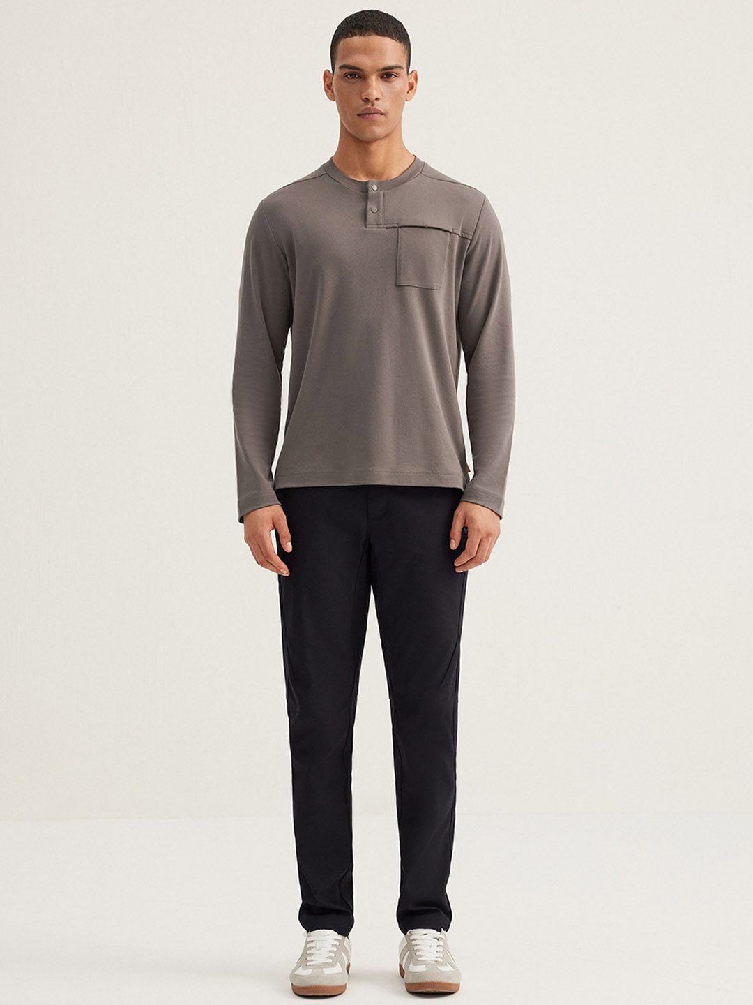

Roam Everywhere Men Easy Wash Chinos Trousers, Black