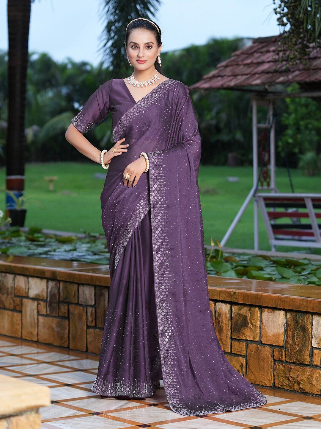

DIVASTRI Embellished Beads and Stones Pure Georgette Saree, Lavender