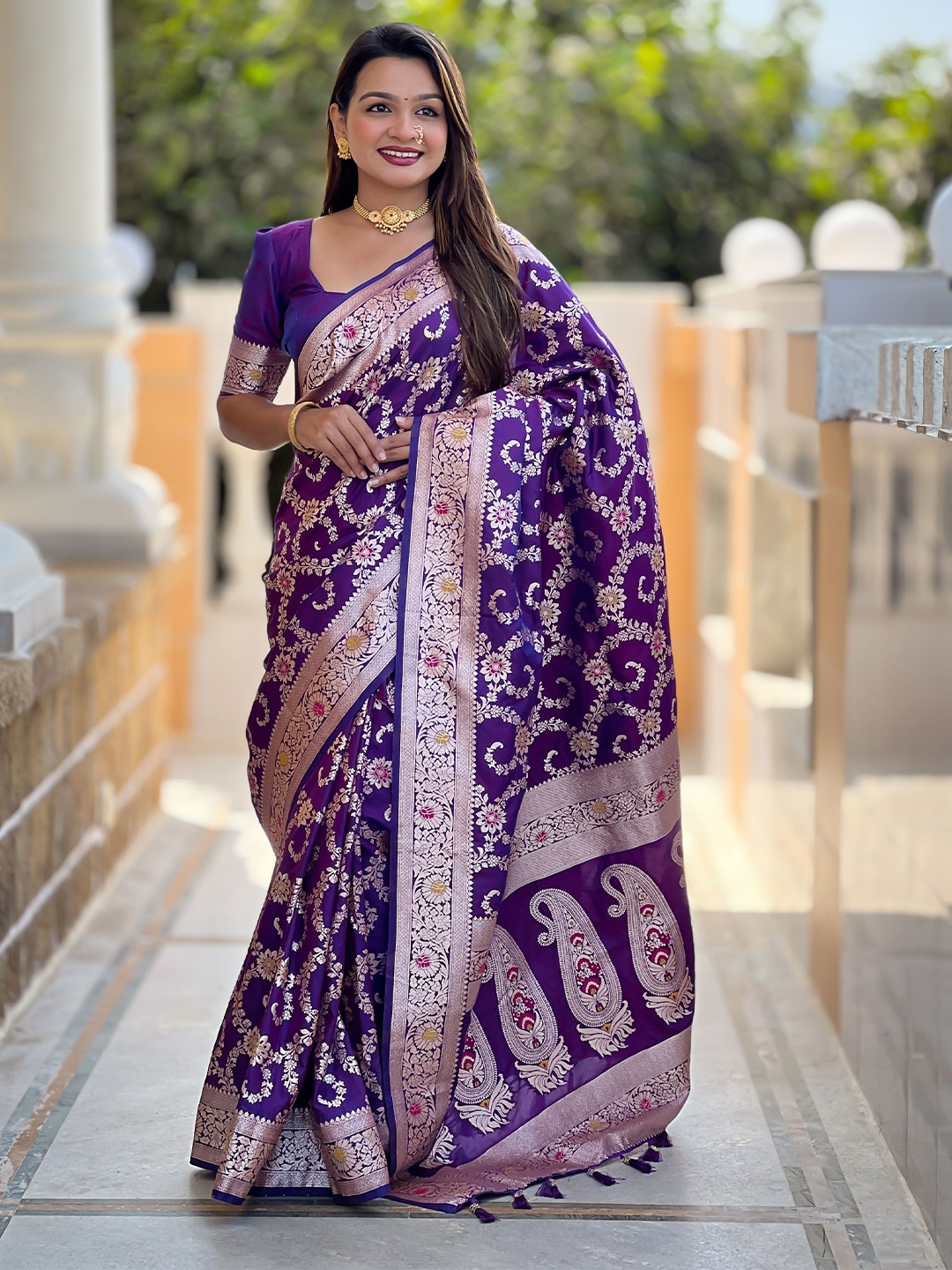 

Ekta Textiles Woven Design Zari Pure Silk Banarasi Saree, Purple