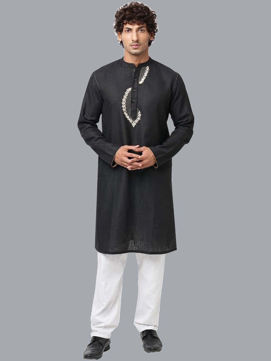 

Arch element Men Thread Work Kurta, Black