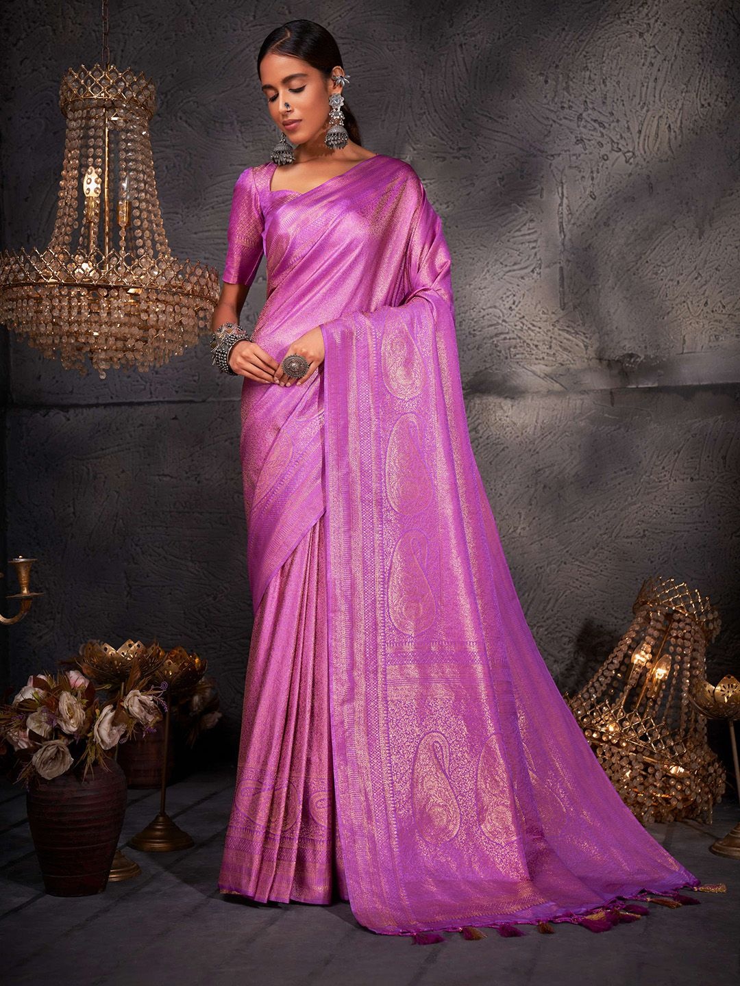 

DEVATITHI Ethnic Motifs Zari Silk Blend Kanjeevaram Saree, Mauve