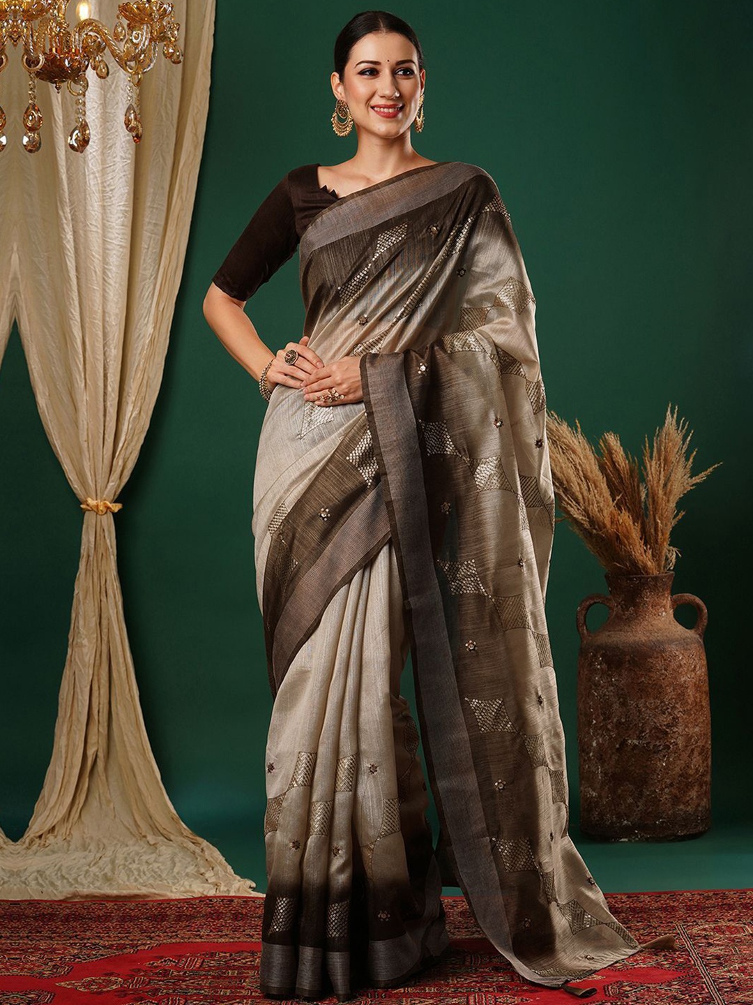

DIVASTRI Embellished Sequinned Pure Silk Saree, Beige