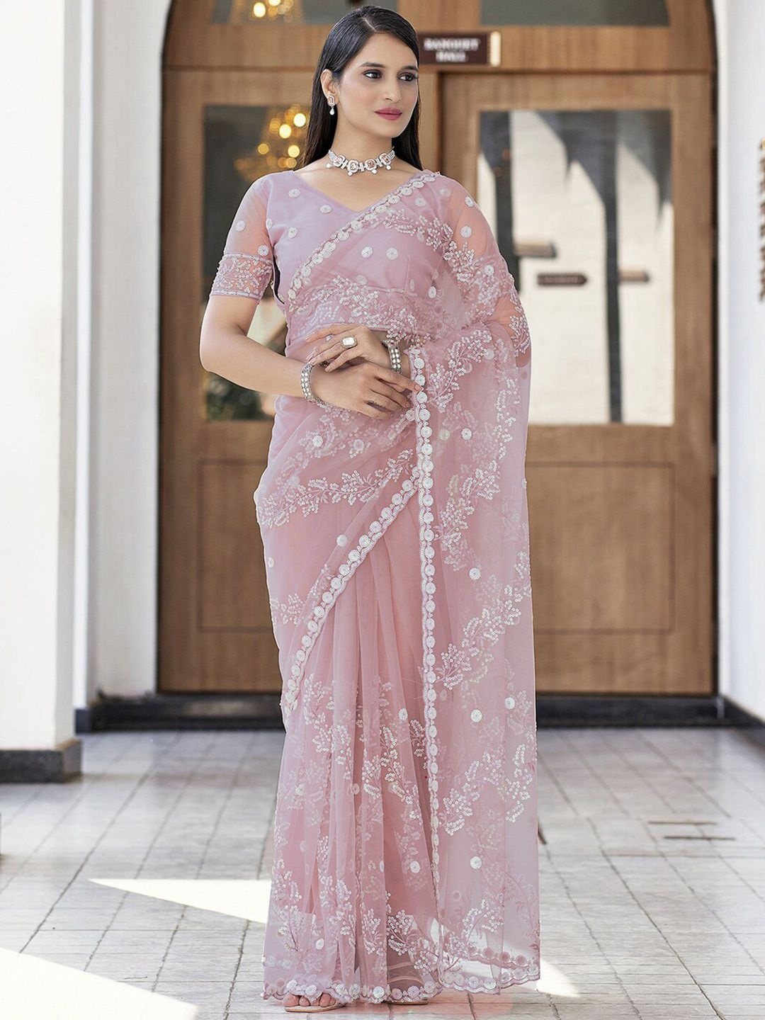 

DIVASTRI Embellished Sequinned Net Saree, Pink
