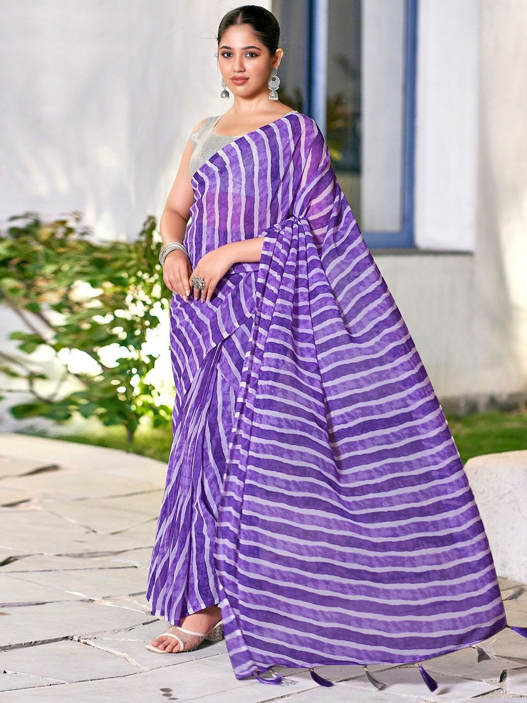 

DIVASTRI Striped Pure Georgette Leheriya Saree, Purple