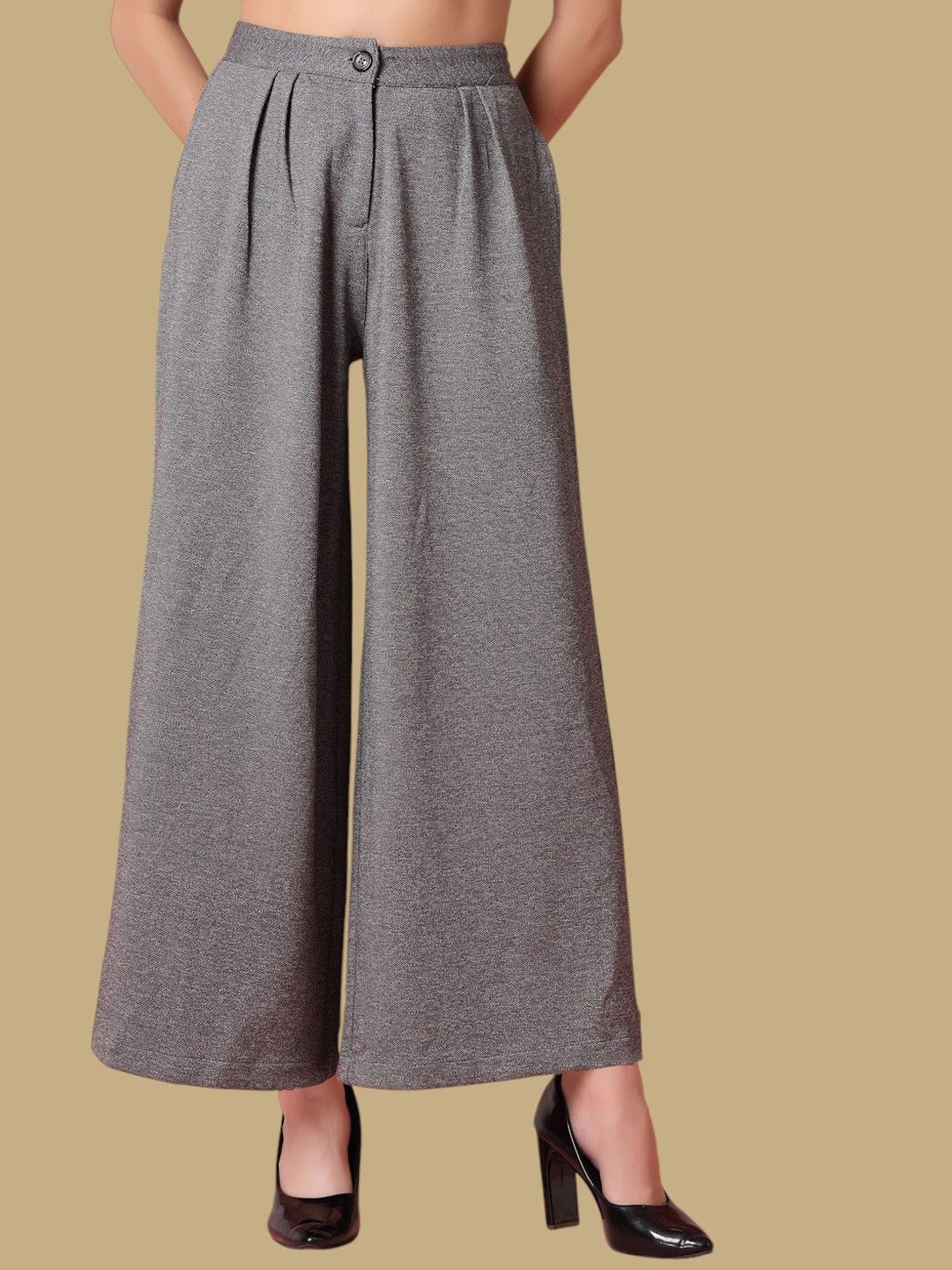 

Chemistry Women Relaxed Pleated Trousers, Grey