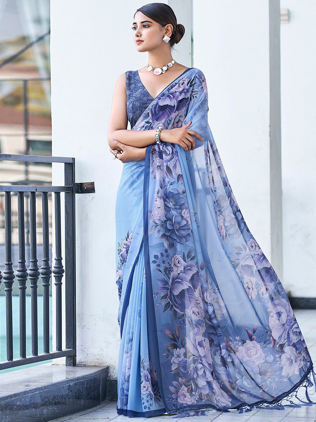 

DIVASTRI Floral Pure Georgette Saree, Blue