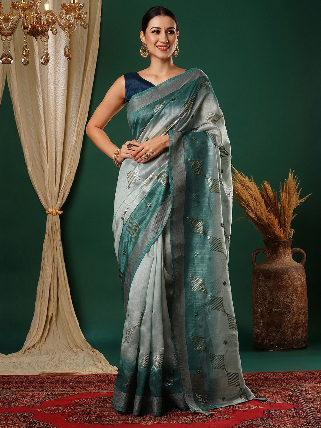 

DIVASTRI Ombre Sequinned Pure Silk Saree, Blue