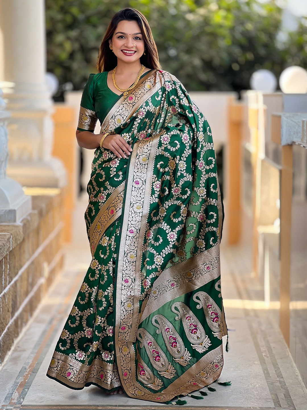 

Divyadham Textiles Woven Design Zari Pure Silk Banarasi Saree, Green