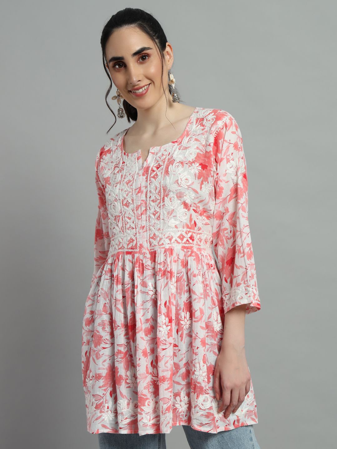 

Fashionable Chikan Handikraft Floral Embroidered Chikankari Pure Cotton Chikankari Anarkali Kurti, White