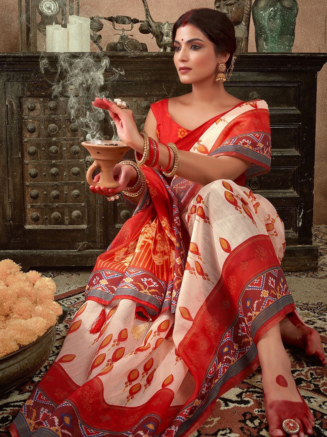 

DIVASTRI Ethnic Motifs Zari Silk Cotton Baluchari Saree, Cream