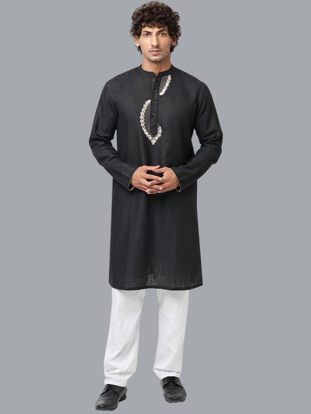 

Arch element Men Thread Work Kurta, Black