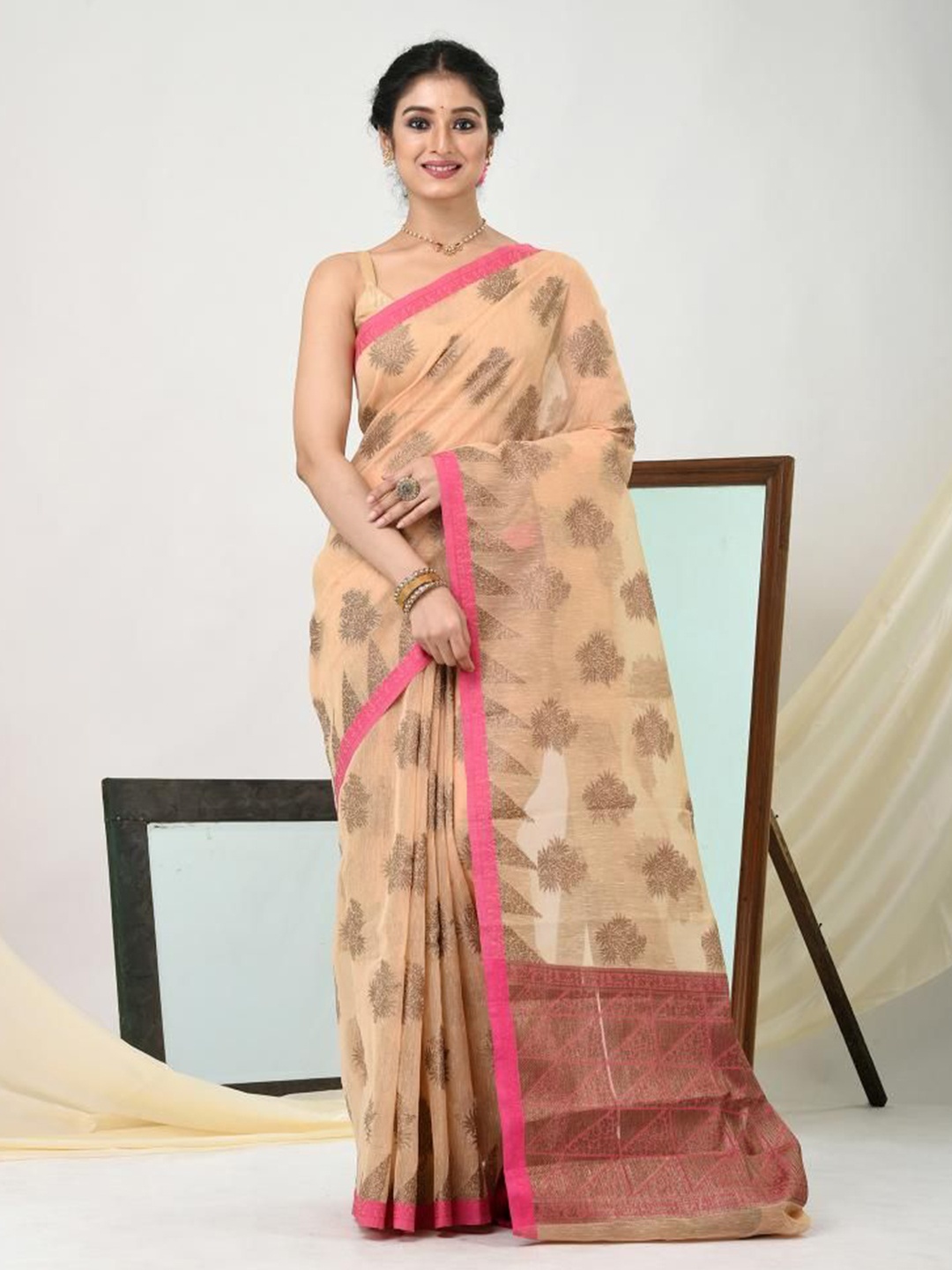 

VIBHAVARI Ethnic Motifs Silk Blend Saree, Peach