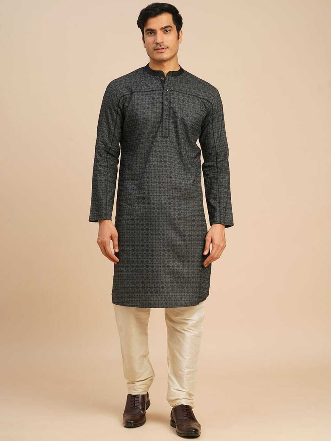 

Arch element Men Striped Thread Work Kurta, Black