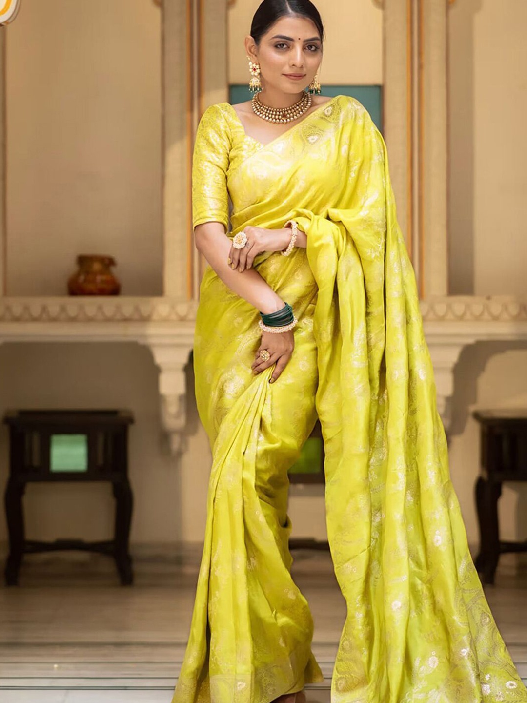 

DIVASTRI Ethnic Motifs Zari Art Silk Banarasi Saree, Lime green